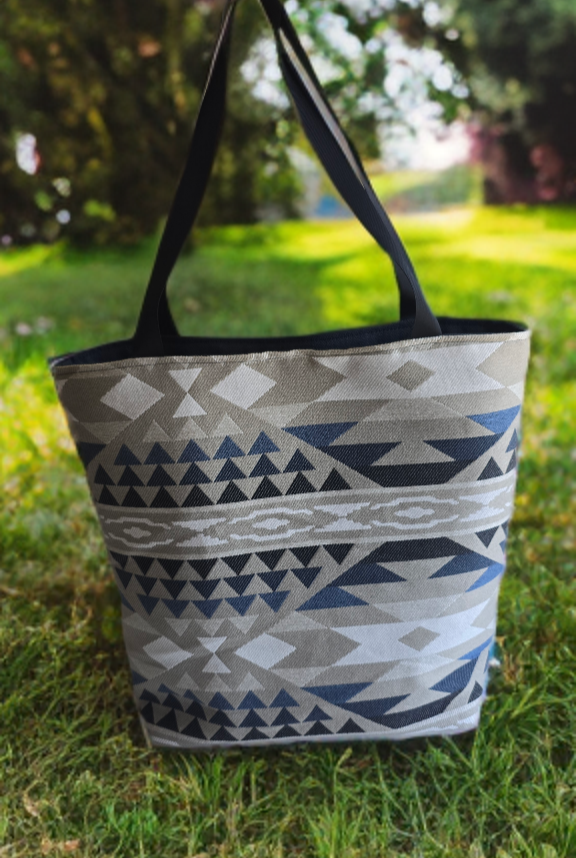 Tote bag with geometric pattern on grass